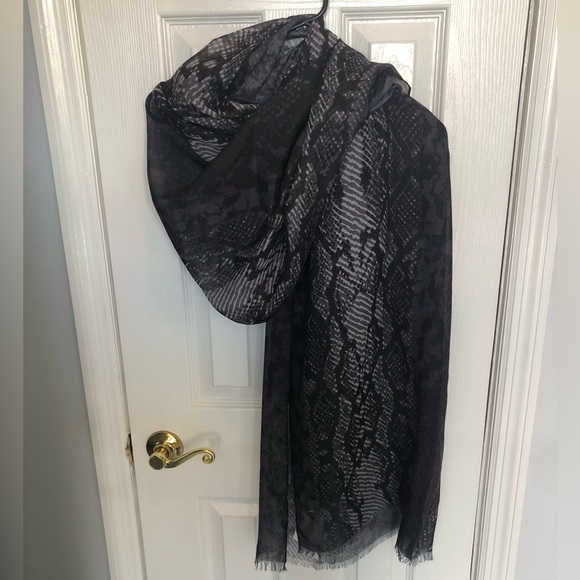 Black Snake Print Scarf/Wrap - Picture 2 of 4